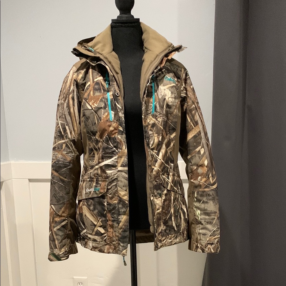 Cabela's Tan and Brown hunting Jacket with Insulation and Camouflage Pattern